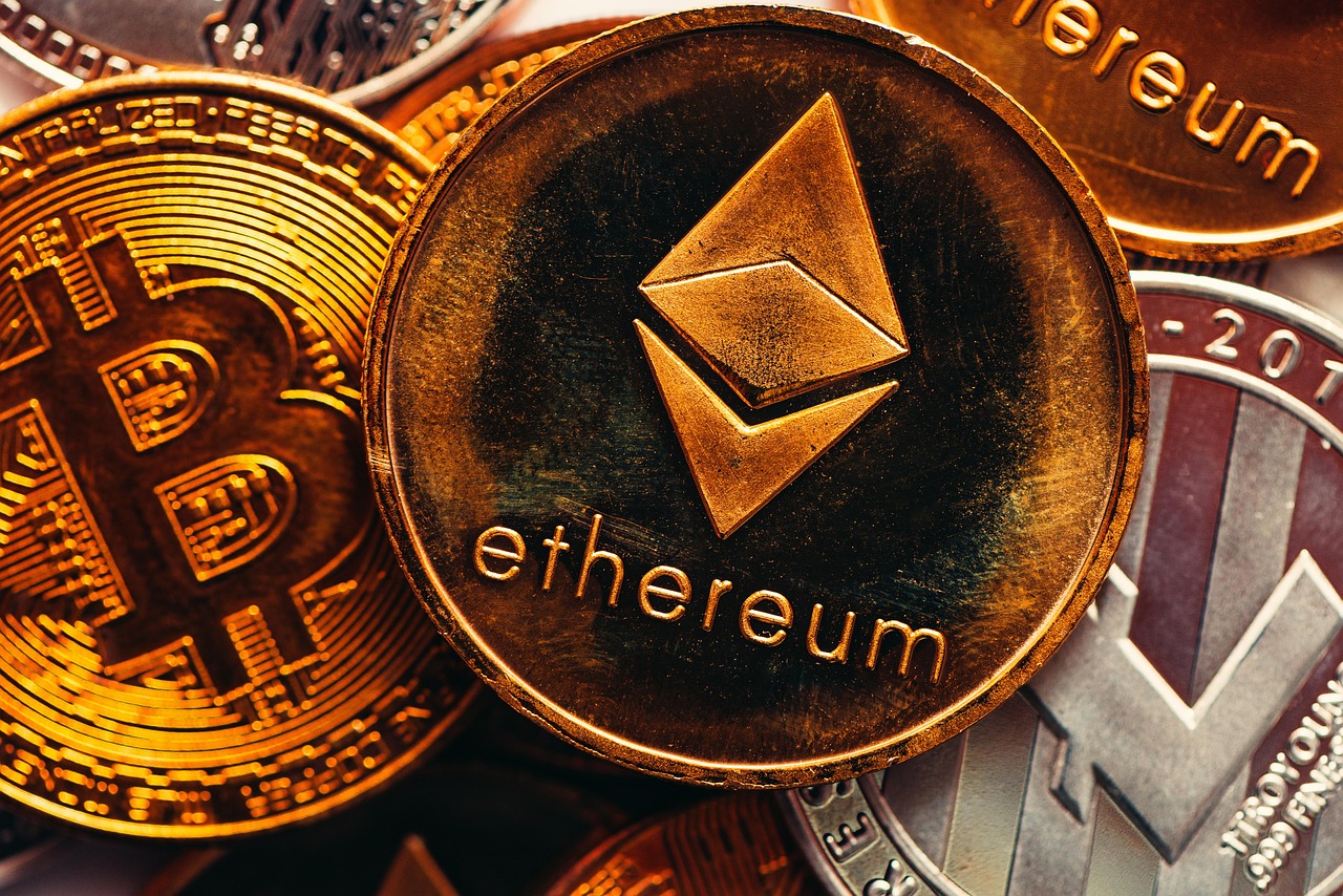 黄金再飙新高！数据：比特币通常在100~150天内跟进拉涨